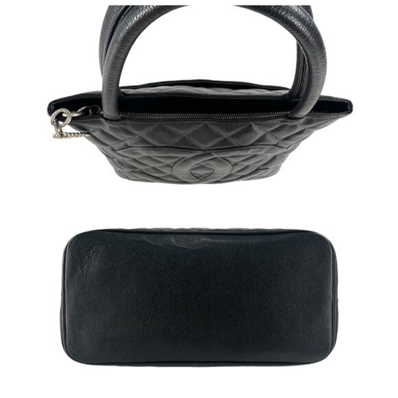 Chanel CC Caviar Leather Medallion Shoulder Bag - Picture 4 of 7